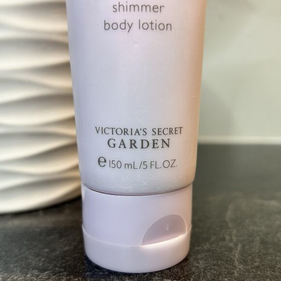 Victoria’s Secret Garden LOVE SPELL Shimmer Body Lotion‎ 5 oz, ORIGINAL - Picture 3 of 4